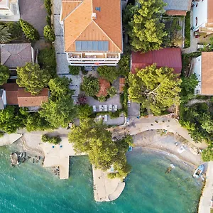 Vicko Guest house Starigrad Paklenica